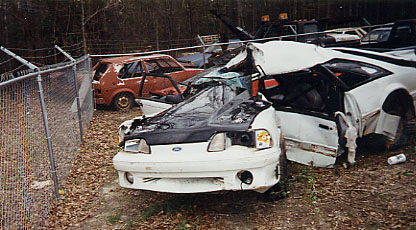 Carwreck.jpg (53948 bytes)